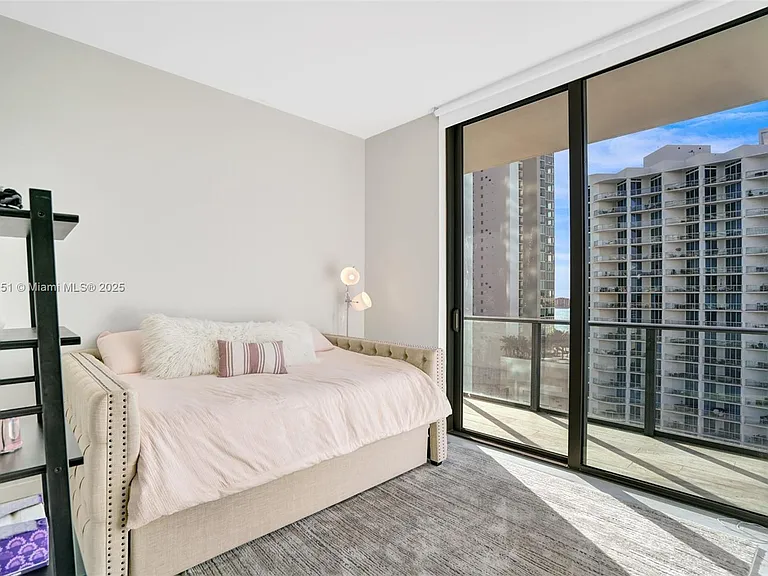 480 NE 31st St #1401 — Photo 13