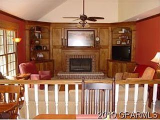 4th image of 121 Bishop Dr