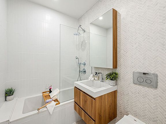 5th image of 54 Dupont St #1A