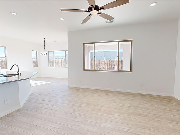 2nd image of 3302 Zinnia Ln