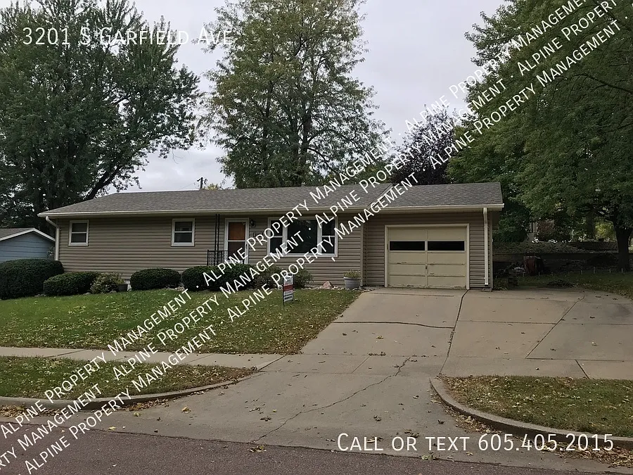 4 Bed/2 Bath Ranch Home w/ Large Finished Basement!! — Photo 1