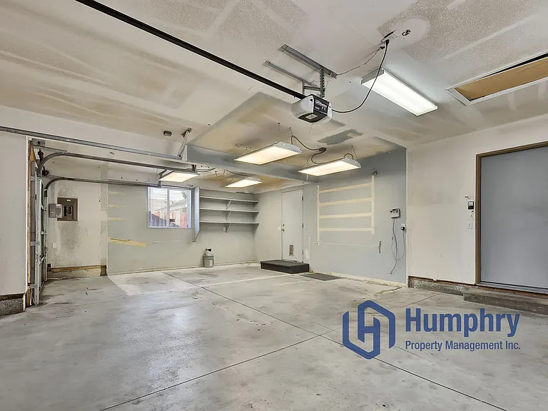 157 W Rockford St — Photo 28