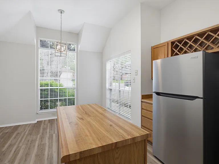 3921 Habersham — Photo 14
