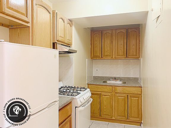 4th image of 14050 Ash Ave #2