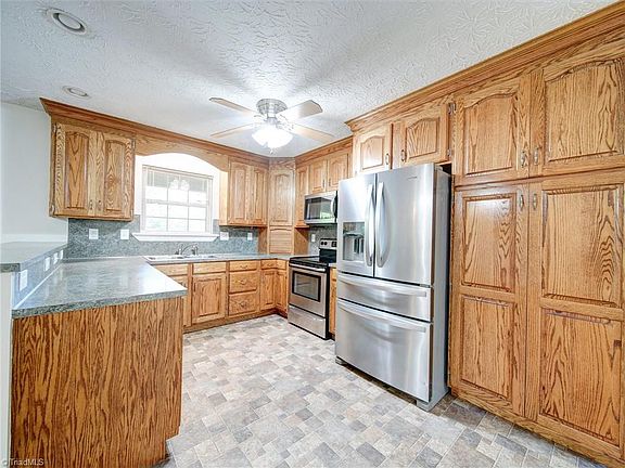 5th image of 168 Marlow Woods Ln