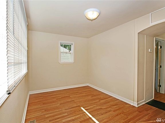3rd image of 407 S Charleston Ave