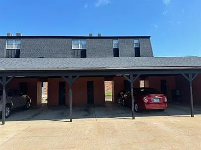 2 bed, 1.5 bath, 950 sqft, $1,050 — Photo 2