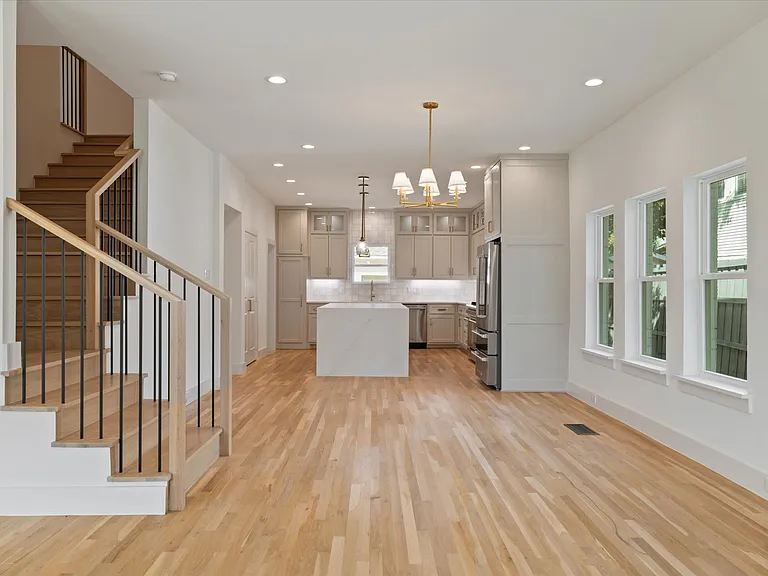 6255 Belmont Ave — Photo 8
