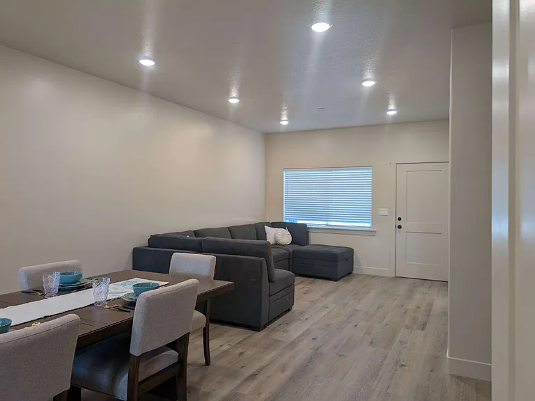 150 E 700 N #7 — Photo 27
