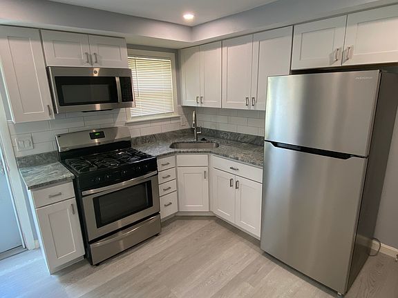 Stainless Steel appliances and slow close cabinetry!