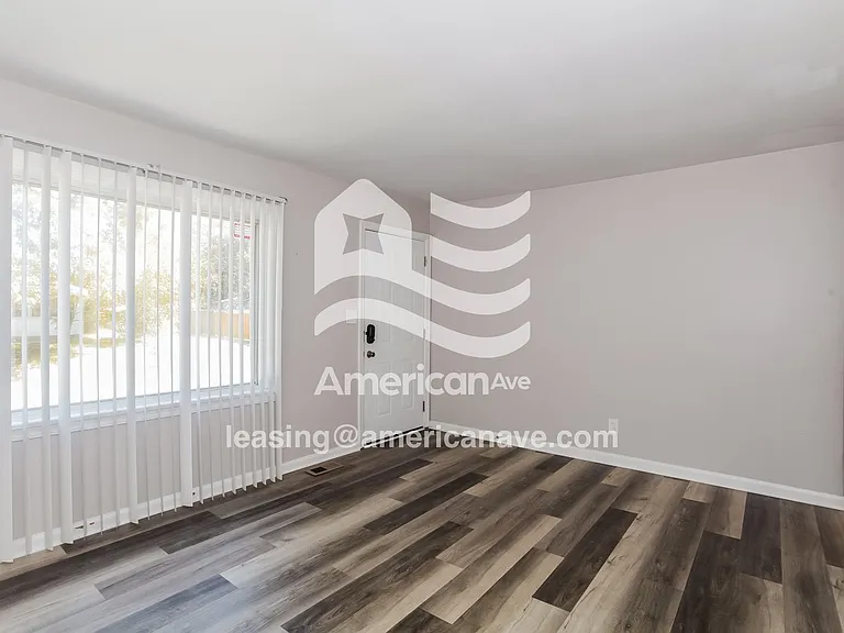 725417_004_living_room_14011118.jpg