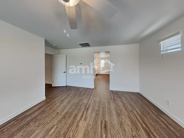4137 S 105th Dr — Photo 8