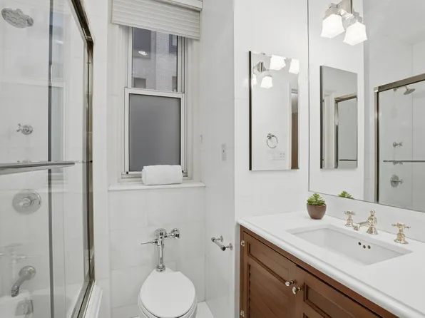 480 Park Avenue image 12 of 16