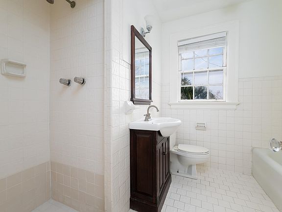 5th image of 1025 Goodwin St #11