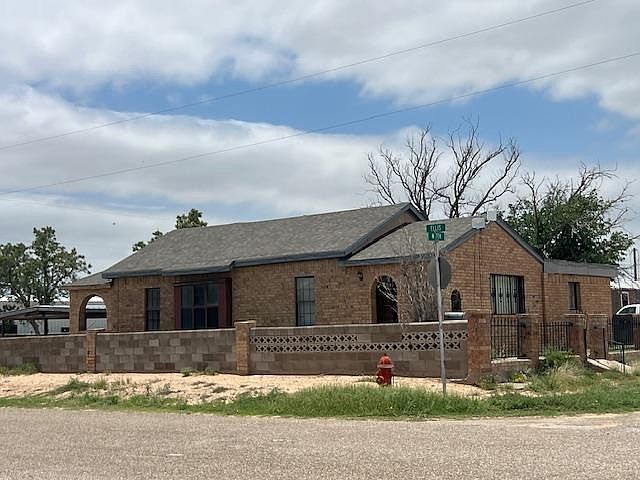 1st image of 601 W 7th St