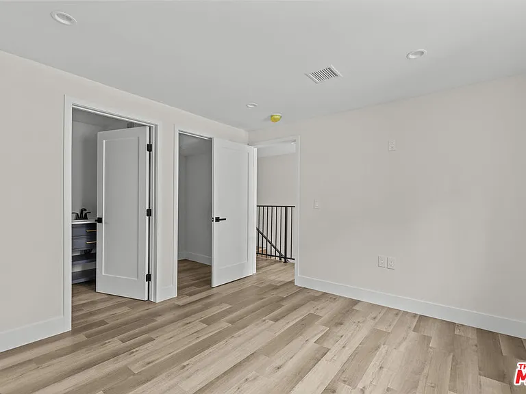 546 1/2 N Genesee Ave — Photo 12