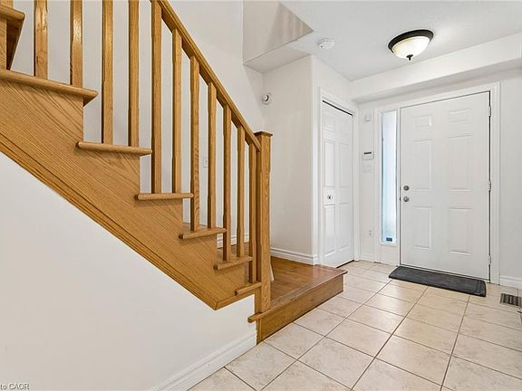 3rd image of 27 Pettit St