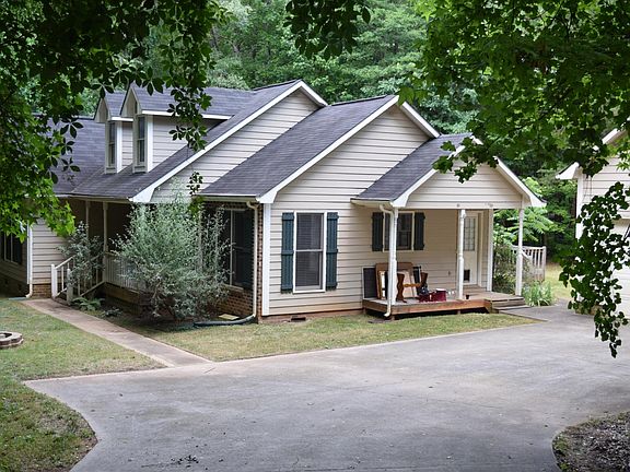 Driveway view of house