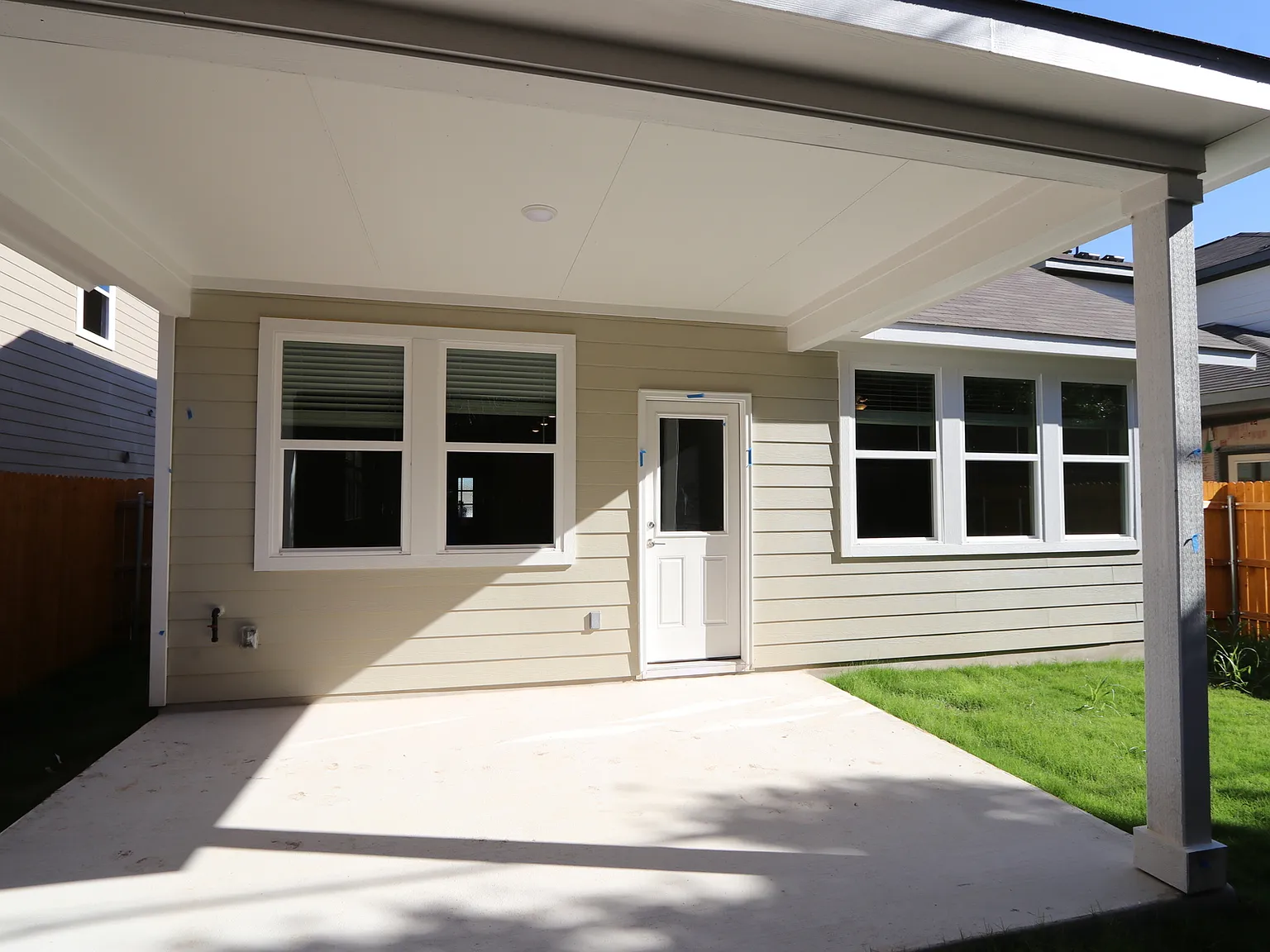 3 bed, 2.5 bath, 1864 sqft, $2,295 — Photo 3