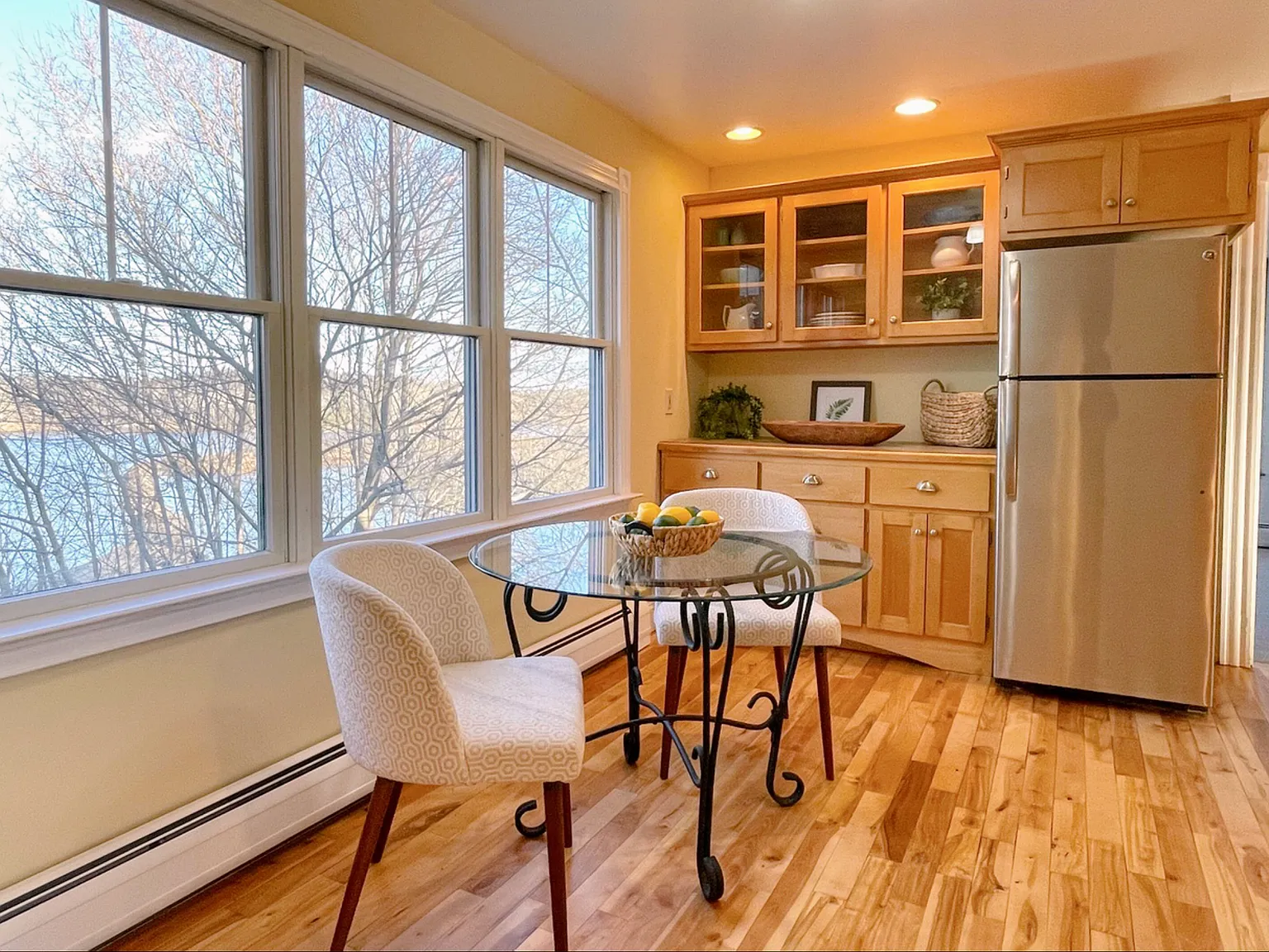 3 bed, 1200 sqft, $2,700 — Photo 4