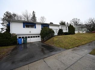 88 Sandquist Cir, Hamden, CT 06514