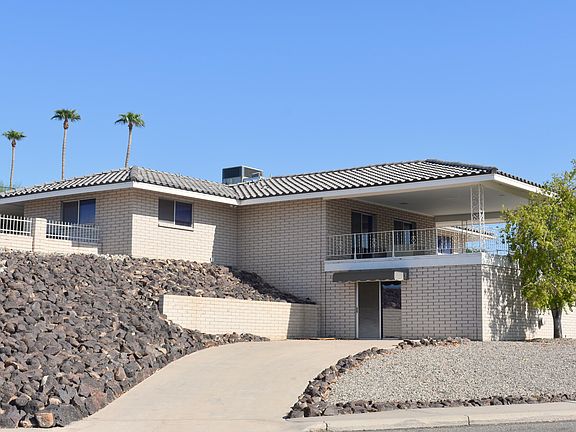 3rd image of 2555 Castaway Dr