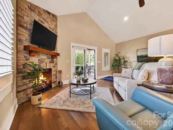 202 Sports Village Dr, Hendersonville, NC 28739