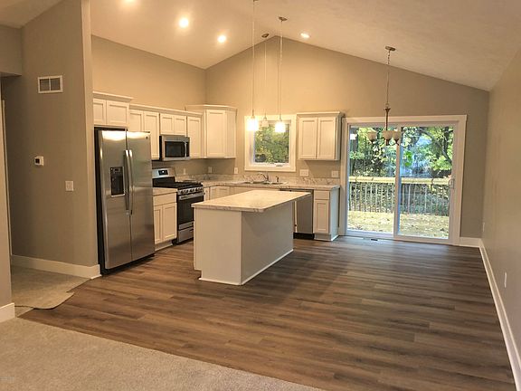 3rd image of 176 Summit Dr