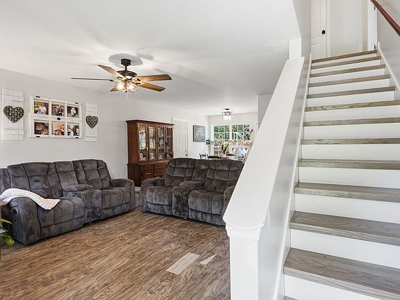 3rd image of 586 Jean Dr