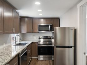 87 Pine St, Nashua, NH