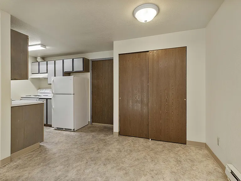 Dry Creek Apartments — Photo 14