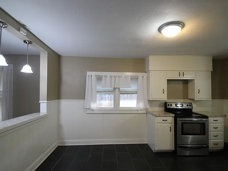 1415 W Crawford St — Photo 7