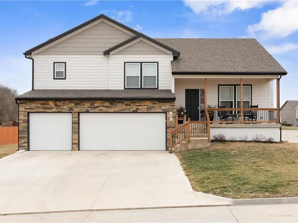 907 NW 4th St, Oak Grove, MO 64075