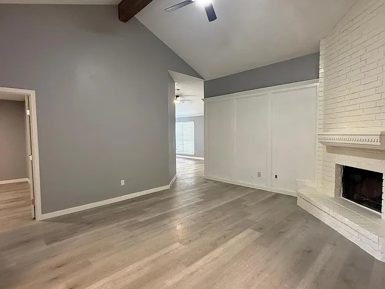 1019 Western Springs Dr — Photo 2