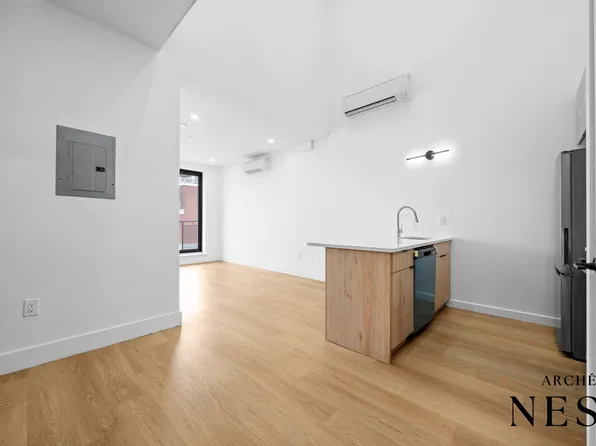 462 East 29th Street image 9 of 20