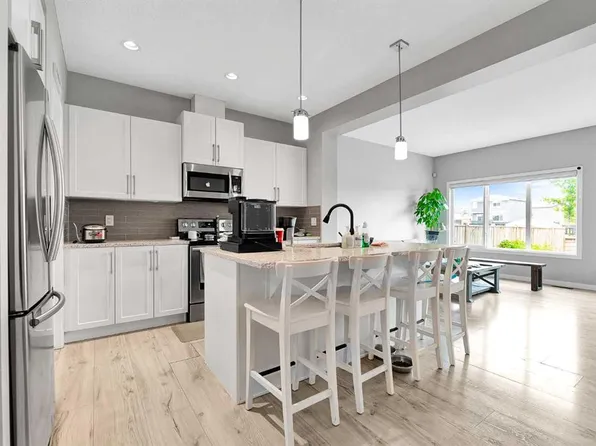 75 S Evanscrest Way NW, Calgary, AB T3P 0R7