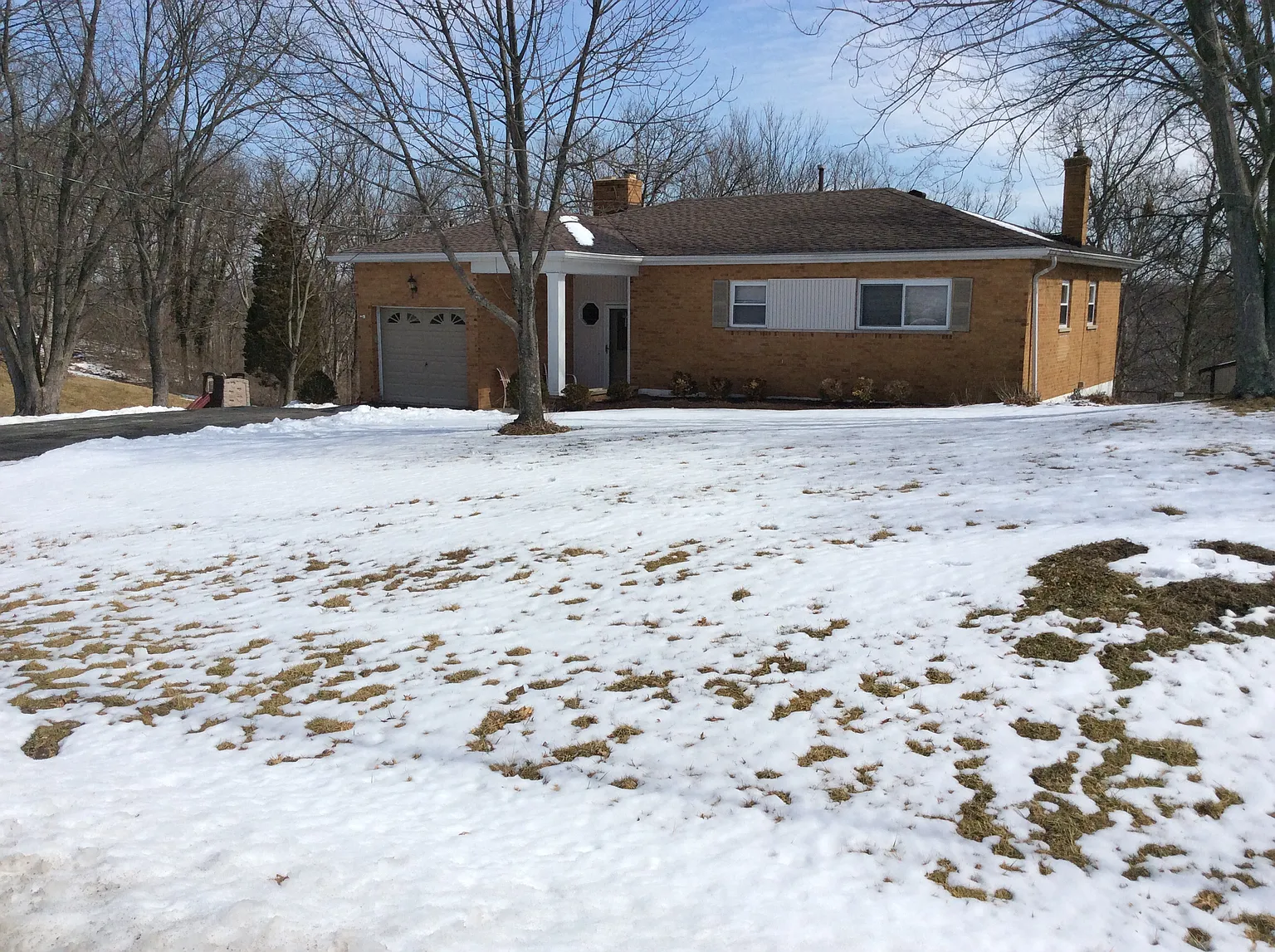 658 Ridgeway Dr photo 1