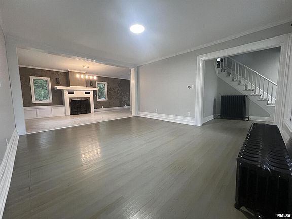 4th image of 300 S Henderson St