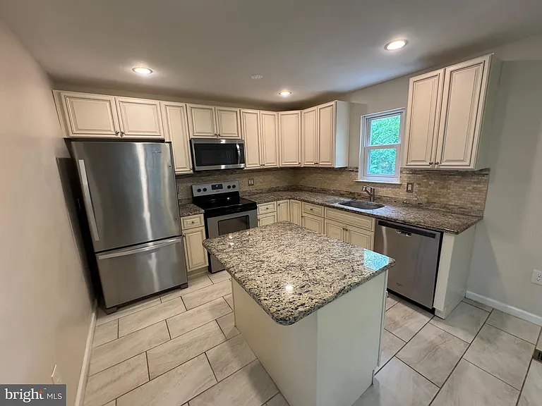 60 Providence Ave — Photo 9