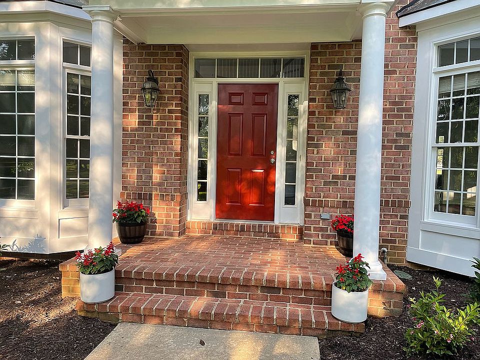 2nd image of 1158 Meadowlook Ct