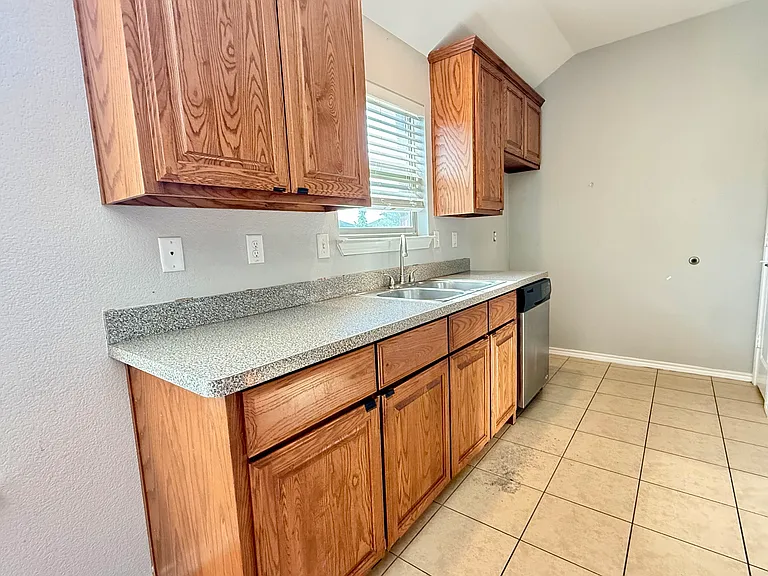 412 Windridge Dr — Photo 8