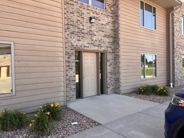 1309 E Clark St #103, Vermillion, SD 57069
