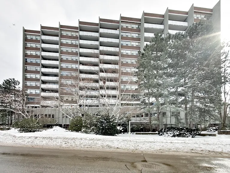 6000 Bathurst St — Photo 6