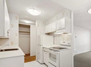 2016 Fullerton Ave #1705, North Vancouver, BC V7P3E6