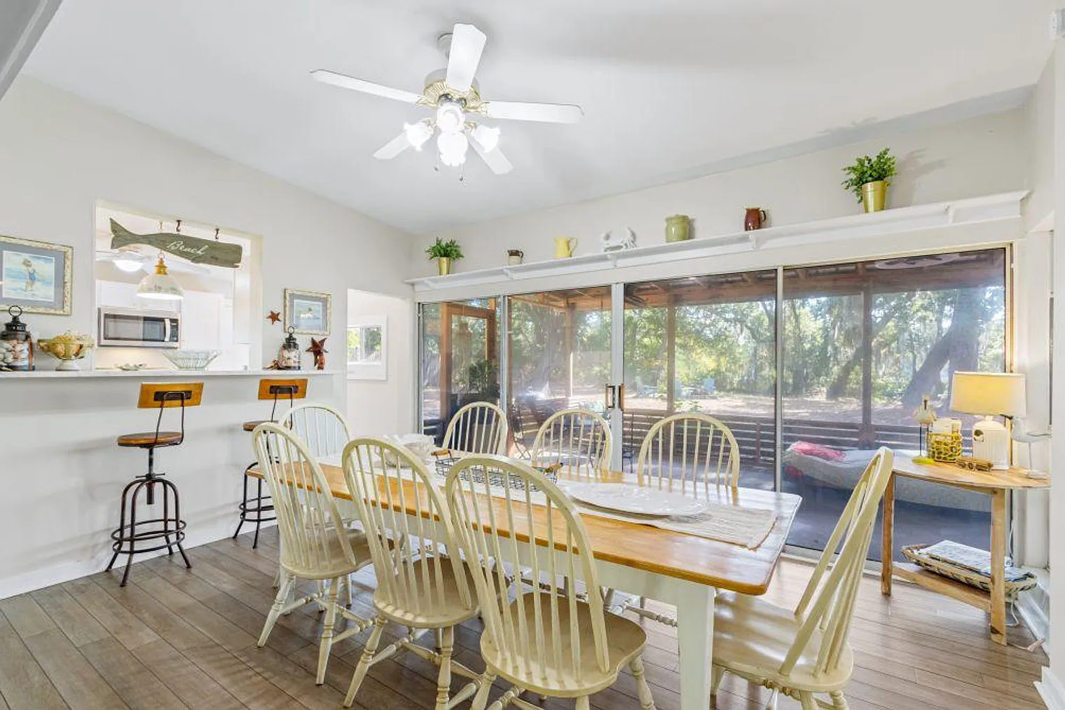 3 bed, 2.0 bath, 1194 sqft, $4,453 — Photo 4