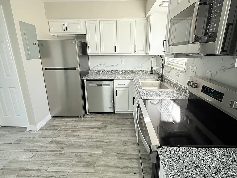 311 Park Ln #311 — Photo 8