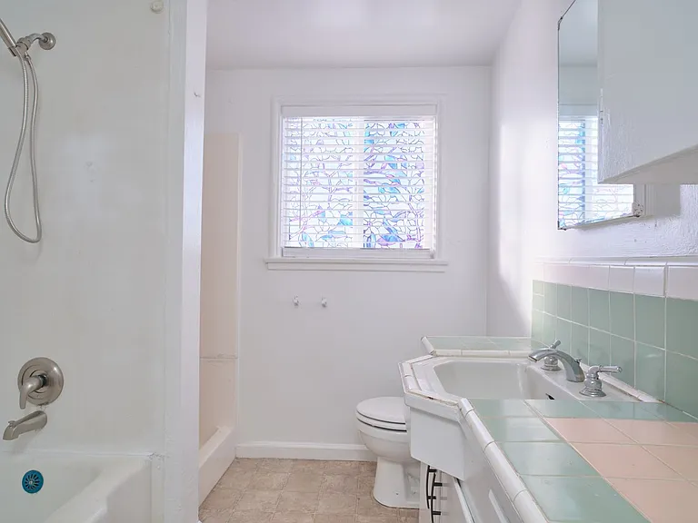 116 E Orchard St — Photo 7