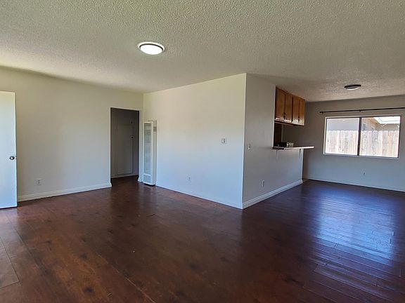 5th image of 3707 Holly Ave