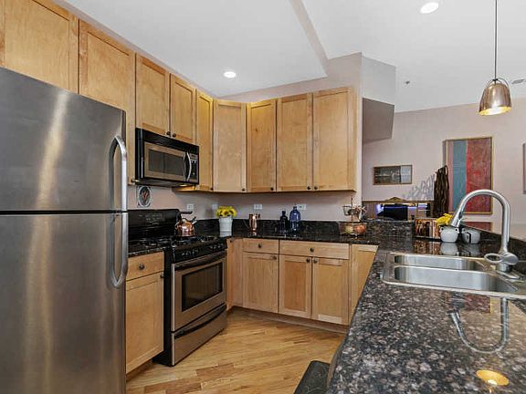 4th image of 3113 W Lawrence Ave APT B401