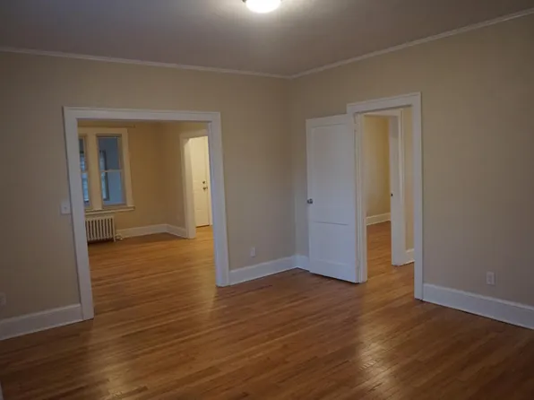 21 Linnmoore St, Hartford, CT 06114